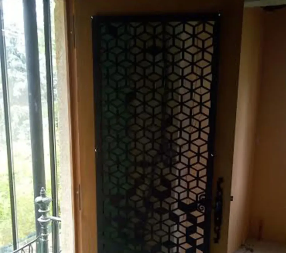 cache metal interieur maison